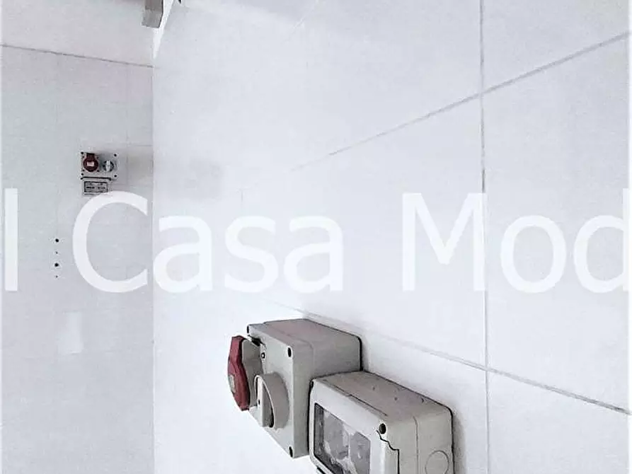 Immagine 24 di Negozio in vendita  in Via Vignolese  460 a Modena