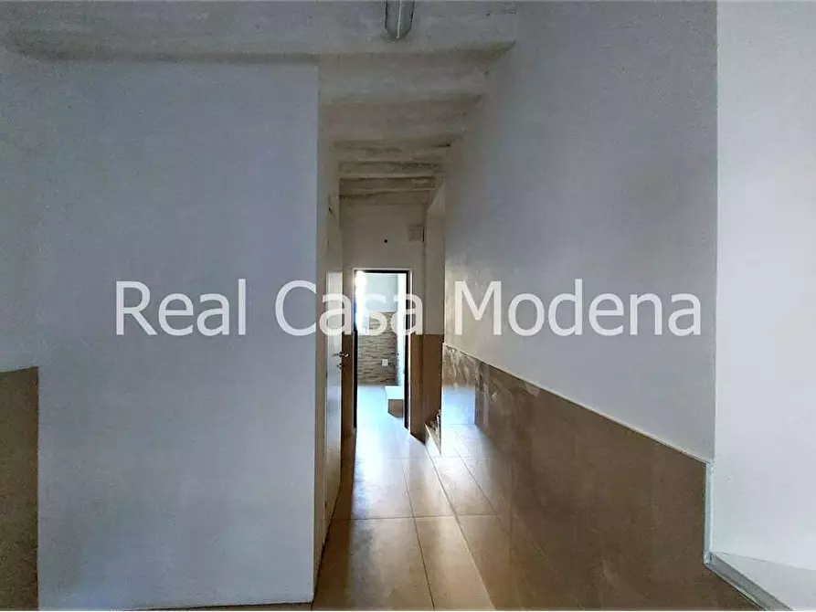 Immagine 25 di Negozio in vendita  in Via Vignolese  460 a Modena