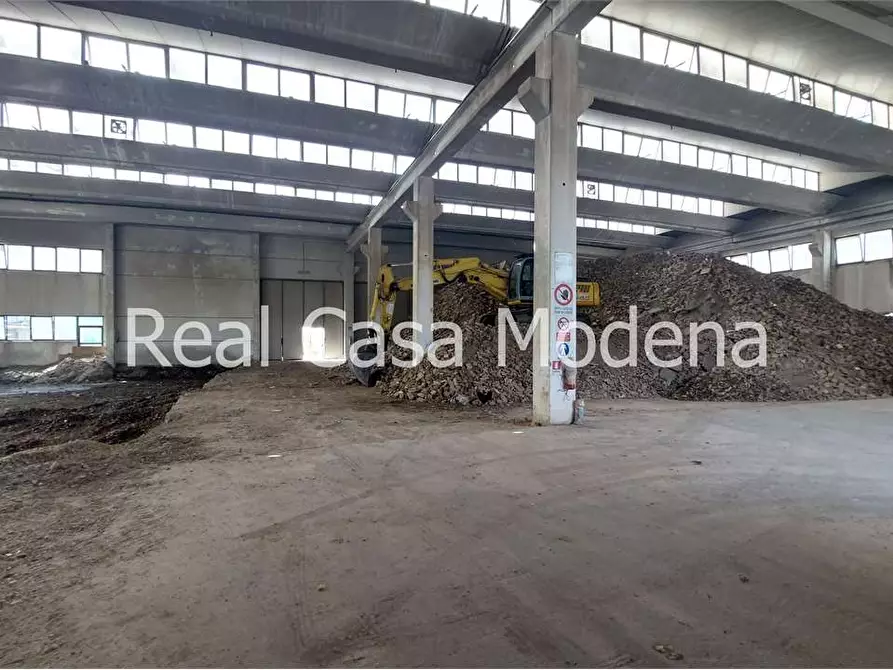 Immagine 2 di Capannone industriale in vendita  a Modena