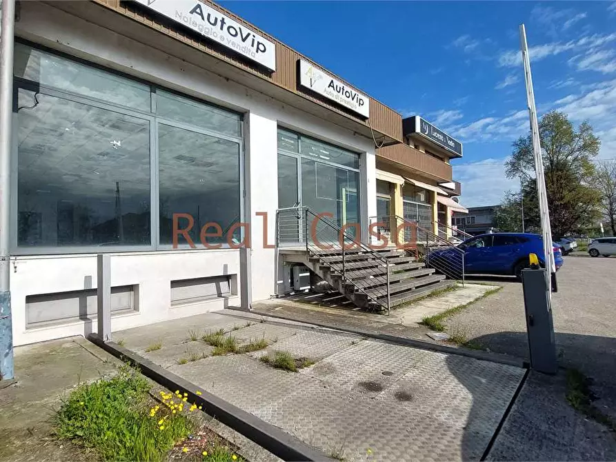 Immagine 1 di Negozio in affitto  in Via Giuseppe di Vittorio  2 a Reggio Nell'emilia
