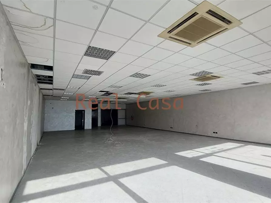 Immagine 3 di Negozio in affitto  in Via Giuseppe di Vittorio  2 a Reggio Nell'emilia