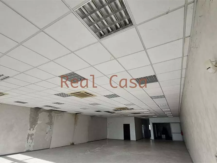 Immagine 5 di Negozio in affitto  in Via Giuseppe di Vittorio  2 a Reggio Nell'emilia