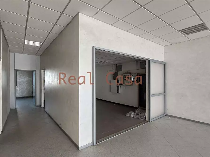 Immagine 8 di Negozio in affitto  in Via Giuseppe di Vittorio  2 a Reggio Nell'emilia