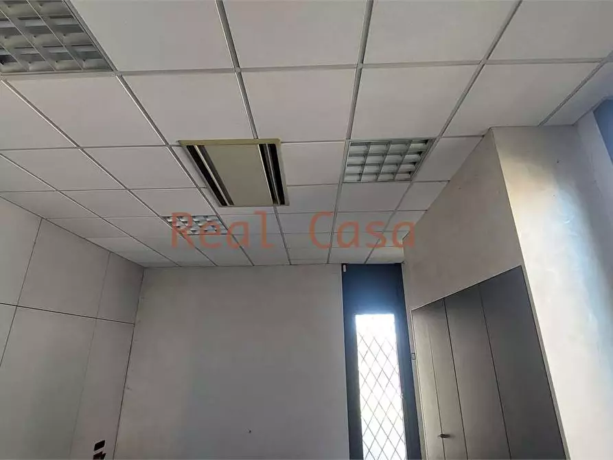 Immagine 11 di Negozio in affitto  in Via Giuseppe di Vittorio  2 a Reggio Nell'emilia