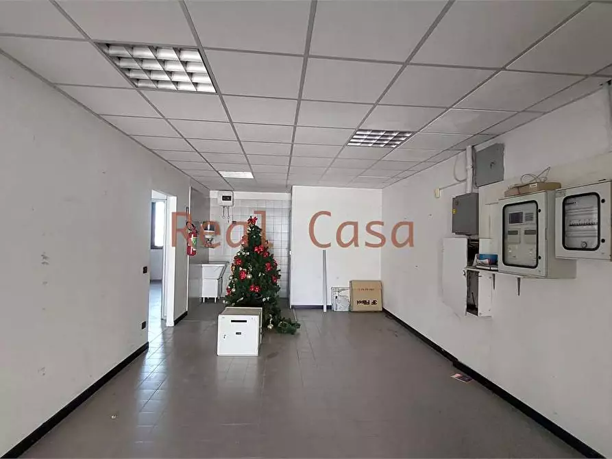 Immagine 12 di Negozio in affitto  in Via Giuseppe di Vittorio  2 a Reggio Nell'emilia
