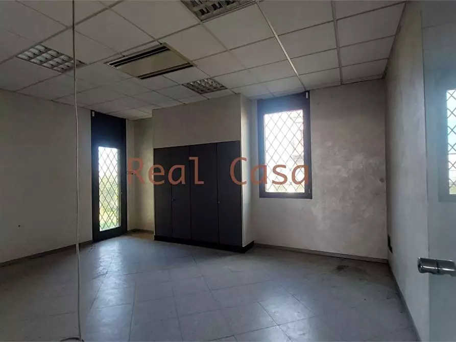 Immagine 13 di Negozio in affitto  in Via Giuseppe di Vittorio  2 a Reggio Nell'emilia