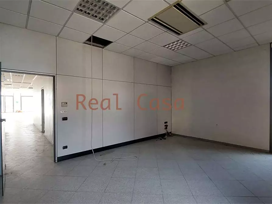 Immagine 14 di Negozio in affitto  in Via Giuseppe di Vittorio  2 a Reggio Nell'emilia