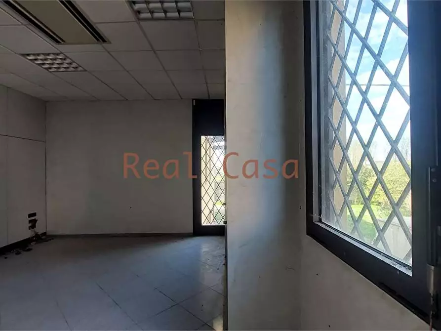 Immagine 15 di Negozio in affitto  in Via Giuseppe di Vittorio  2 a Reggio Nell'emilia