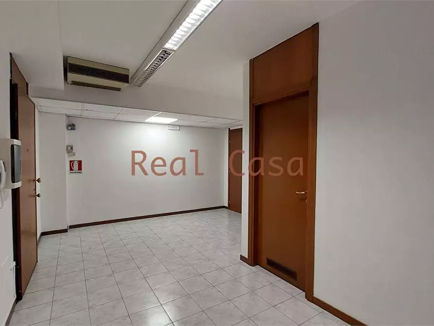 Immagine 4 di Ufficio in affitto  in Via Poletti a Modena