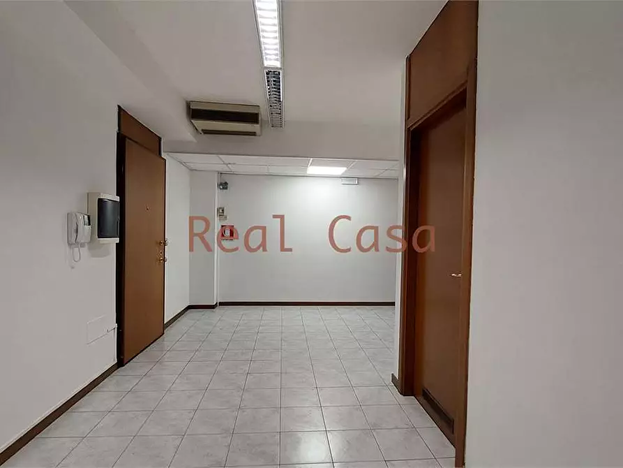 Immagine 5 di Ufficio in affitto  in Via Poletti a Modena