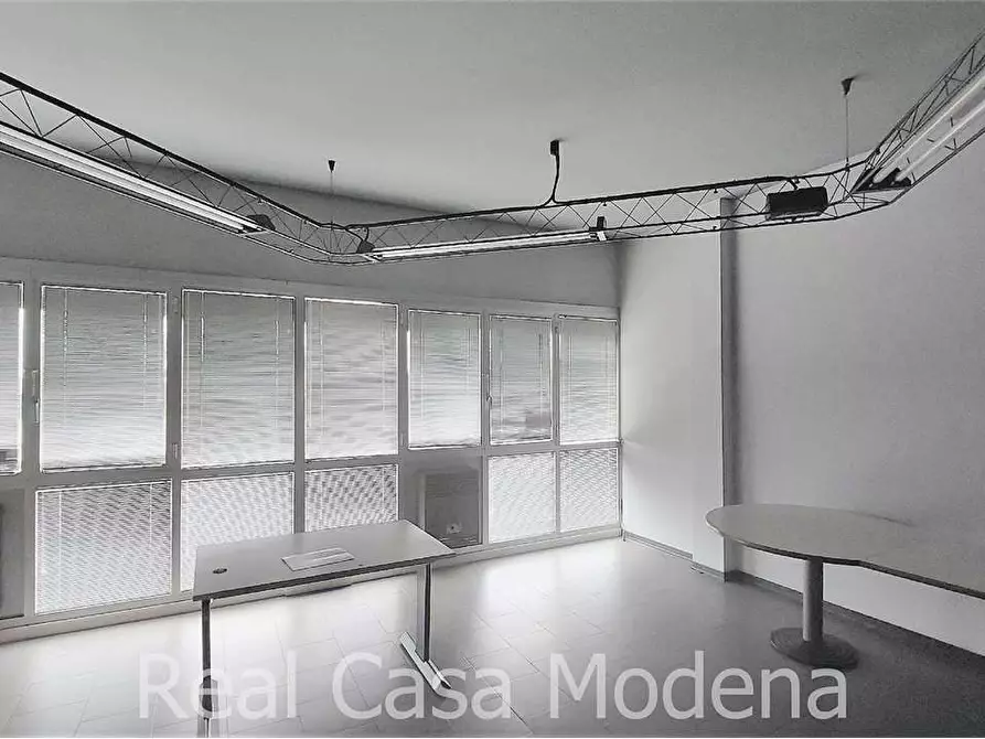Immagine 6 di Ufficio in vendita  in Via Emilia Ovest  a Modena