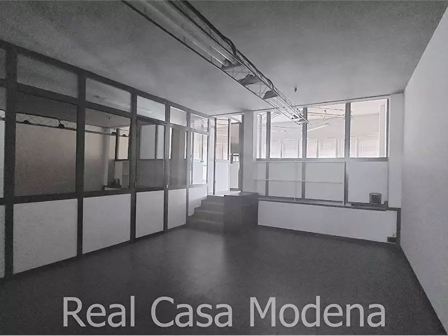 Immagine 12 di Ufficio in vendita  in Via Emilia Ovest  a Modena