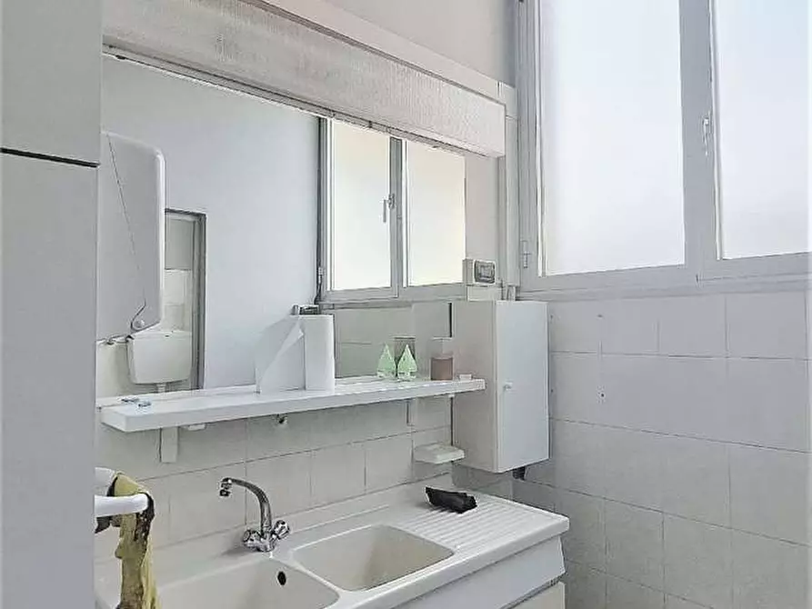 Immagine 14 di Ufficio in vendita  in Via Emilia Ovest  a Modena