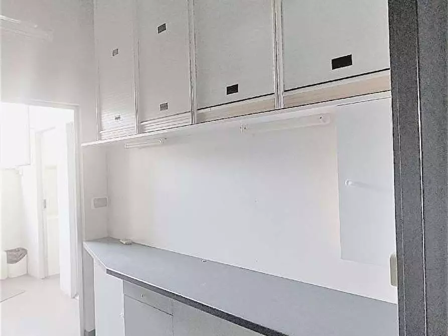 Immagine 16 di Ufficio in vendita  in Via Emilia Ovest  a Modena