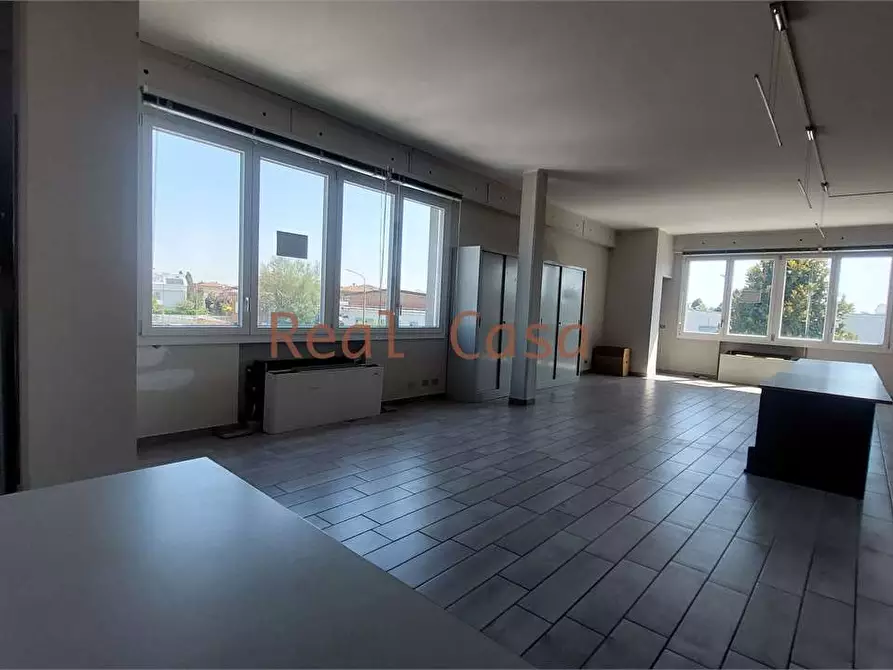 Immagine 10 di Laboratorio in affitto  in Via Salgari a Modena