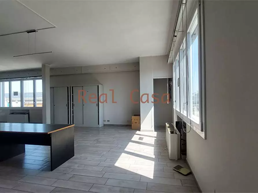 Immagine 11 di Laboratorio in affitto  in Via Salgari a Modena