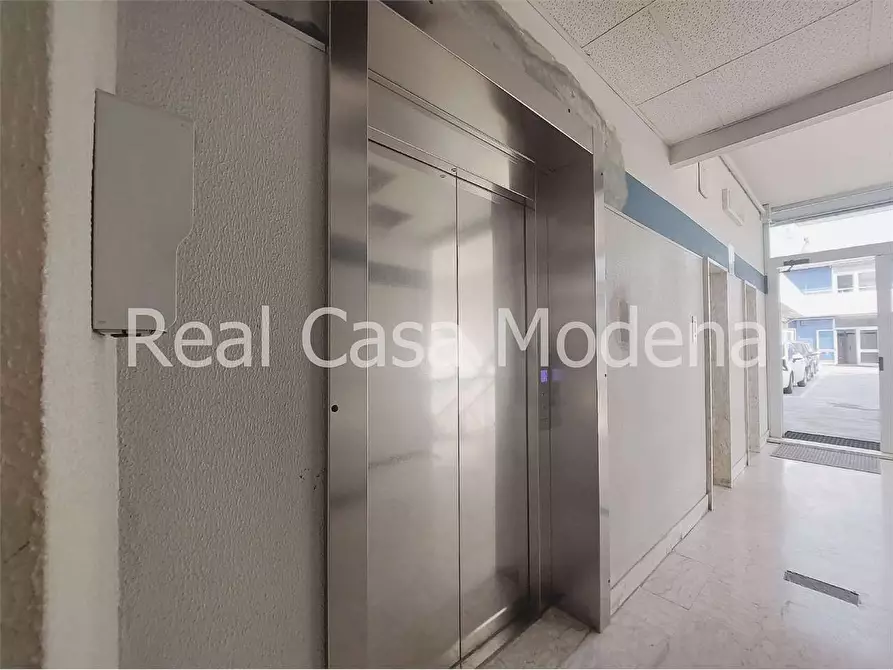 Immagine 2 di Ufficio in affitto  in Via Emilia Ovest  a Modena