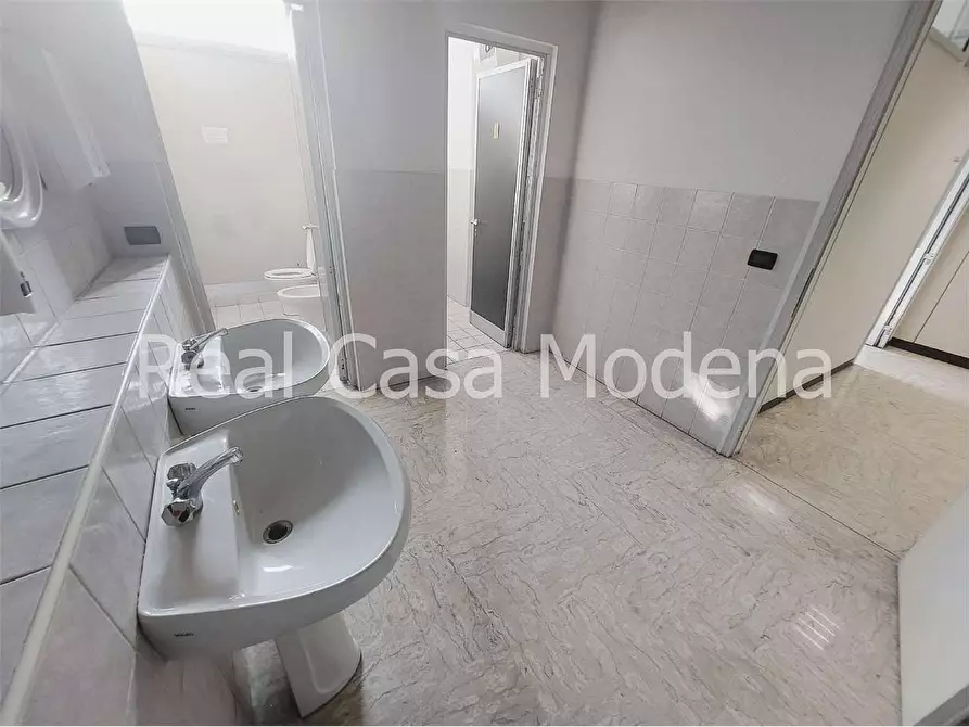 Immagine 3 di Ufficio in affitto  in Via Emilia Ovest  a Modena