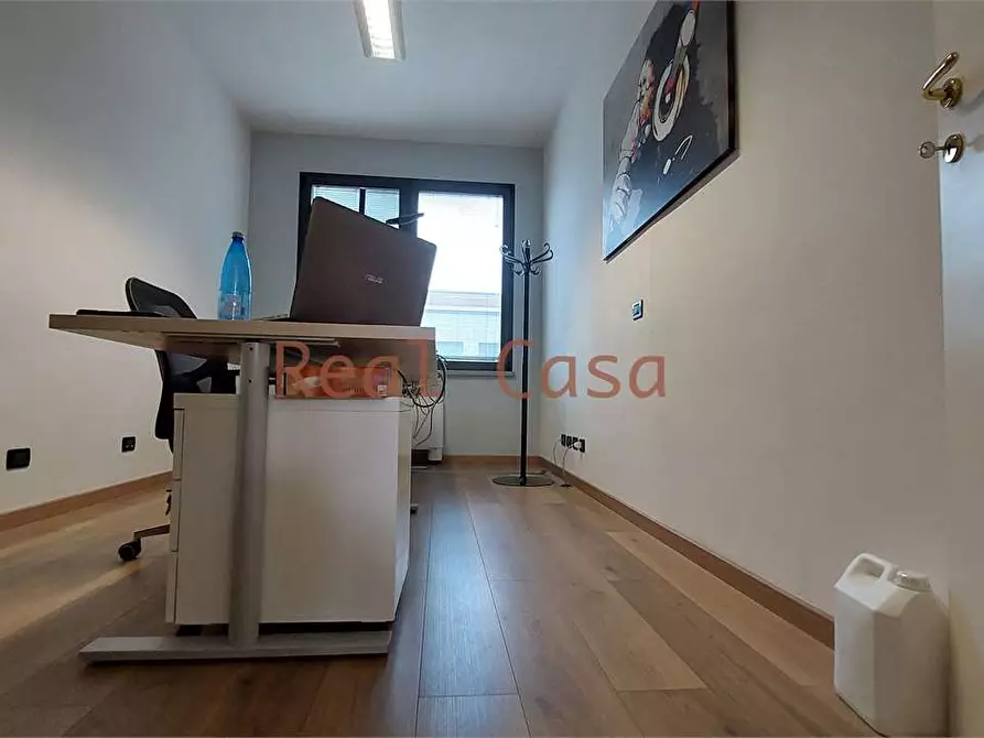 Immagine 25 di Ufficio in vendita  in Via Malavolti  a Modena