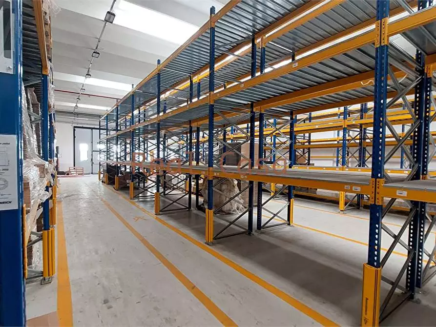 Immagine 10 di Capannone industriale in affitto  in Via Malavolti a Modena