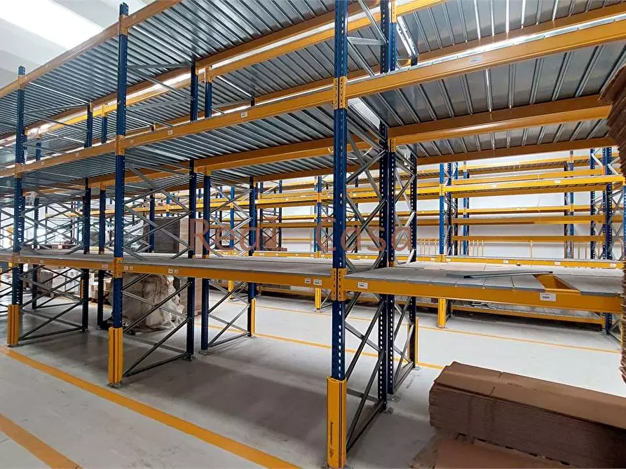 Immagine 11 di Capannone industriale in affitto  in Via Malavolti a Modena