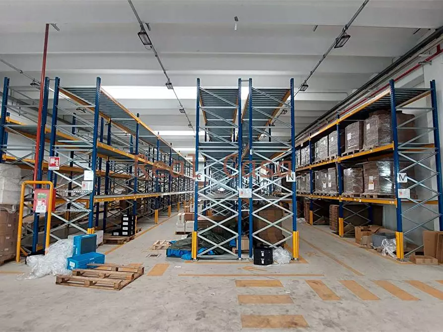 Immagine 12 di Capannone industriale in affitto  in Via Malavolti a Modena