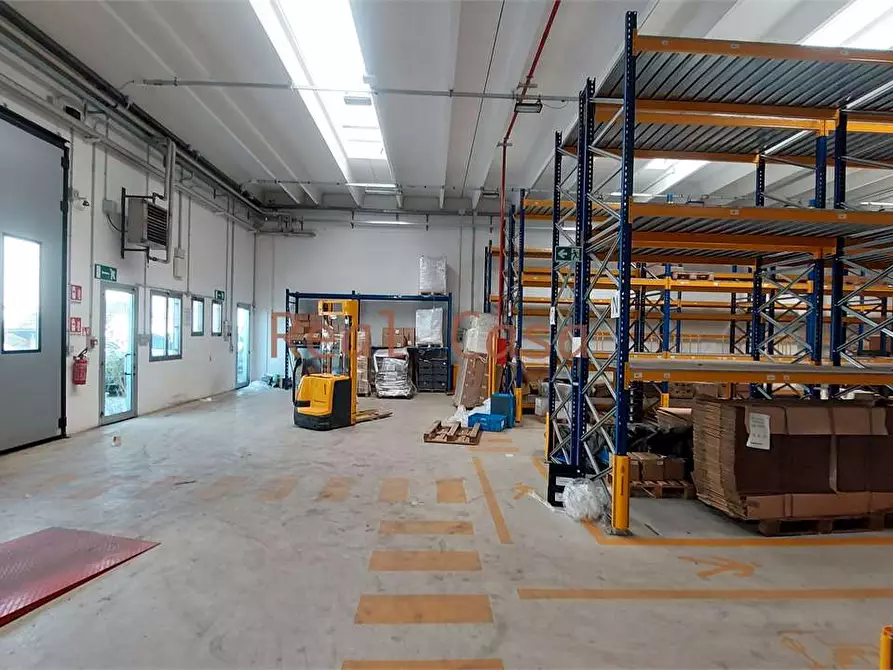 Immagine 25 di Capannone industriale in affitto  in Via Fucà a Modena