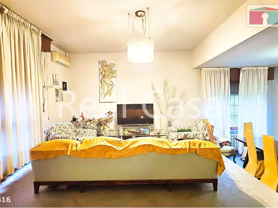 Immagine 1 di Villa in vendita  in G. Baccelli 25 a Modena