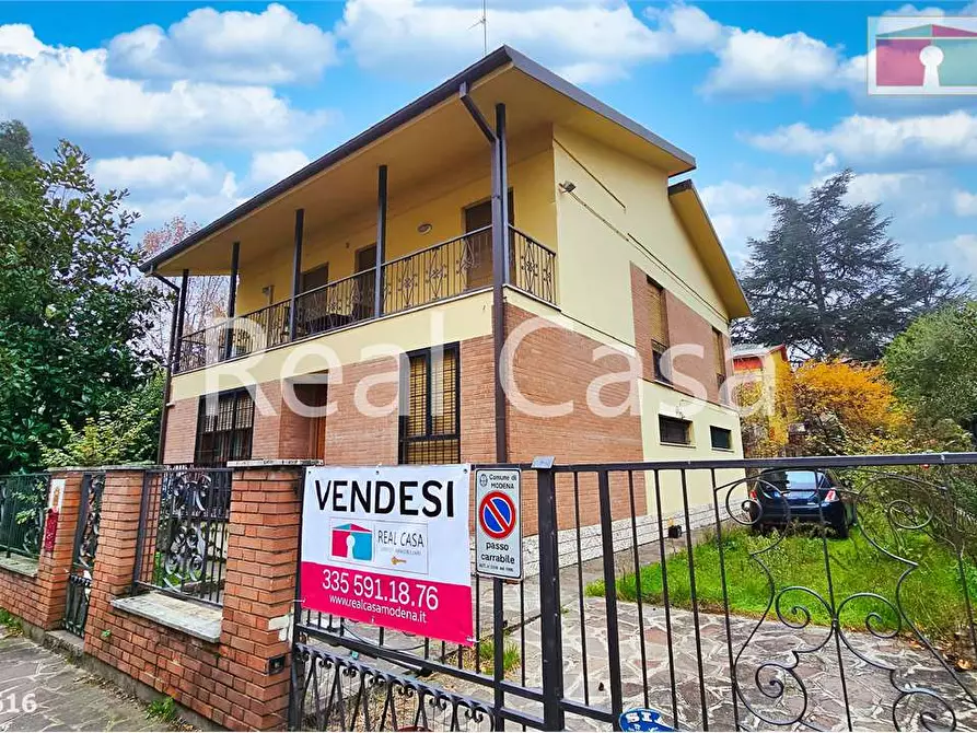 Immagine 15 di Villa in vendita  in G. Baccelli 25 a Modena