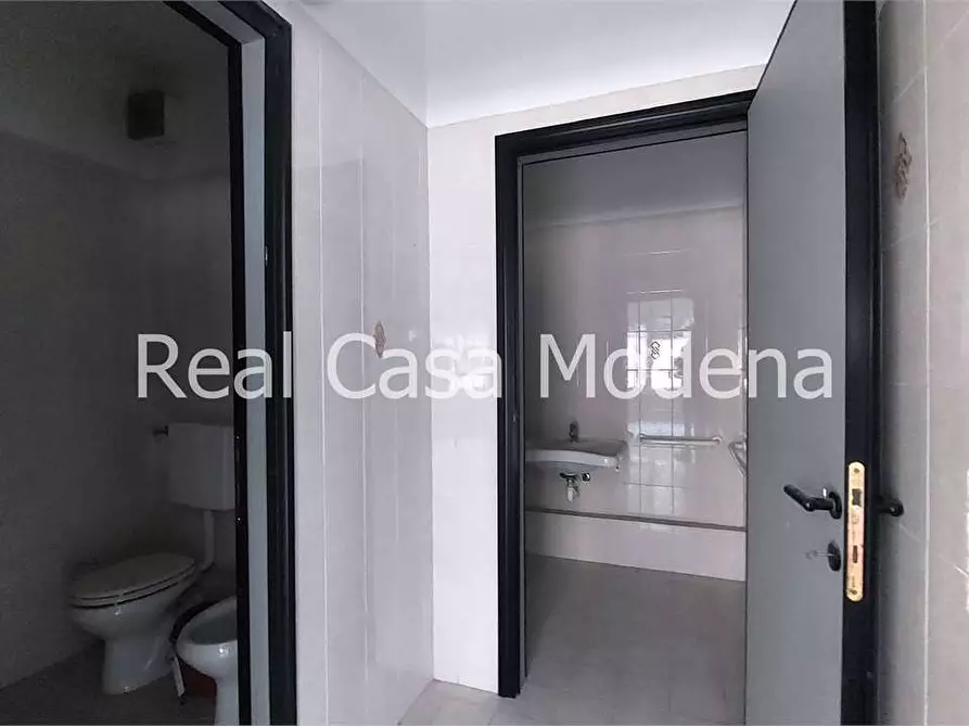 Immagine 10 di Ufficio in vendita  in Via Cagliostro a Modena
