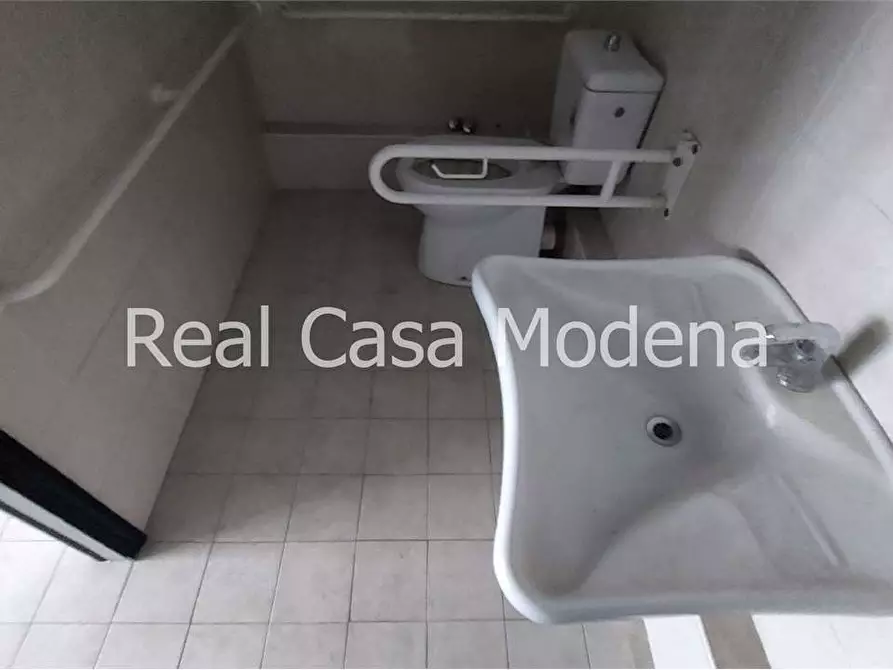 Immagine 11 di Ufficio in vendita  in Via Cagliostro a Modena