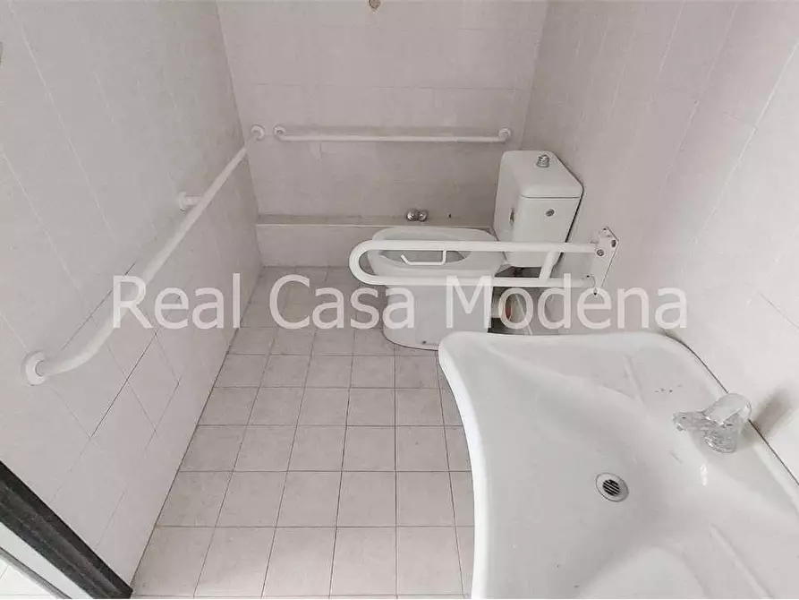 Immagine 24 di Ufficio in vendita  in Via Cagliostro a Modena