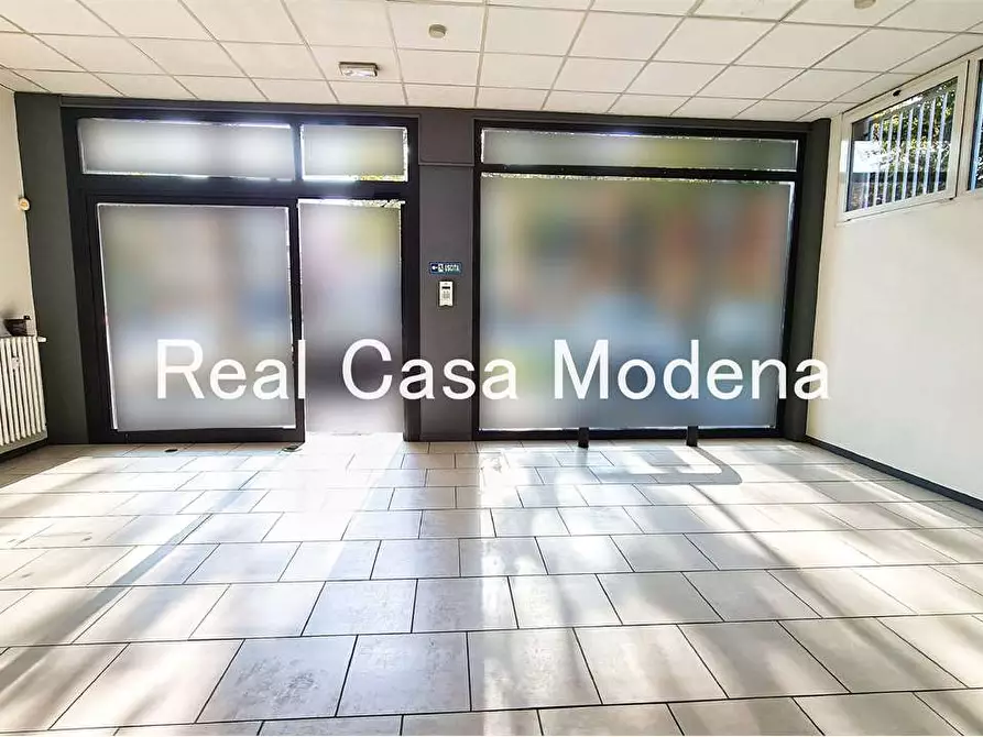Immagine 3 di Negozio in vendita  a Modena