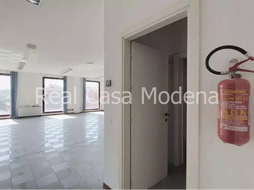 Immagine 5 di Ufficio in affitto  in Via Marianini a Modena