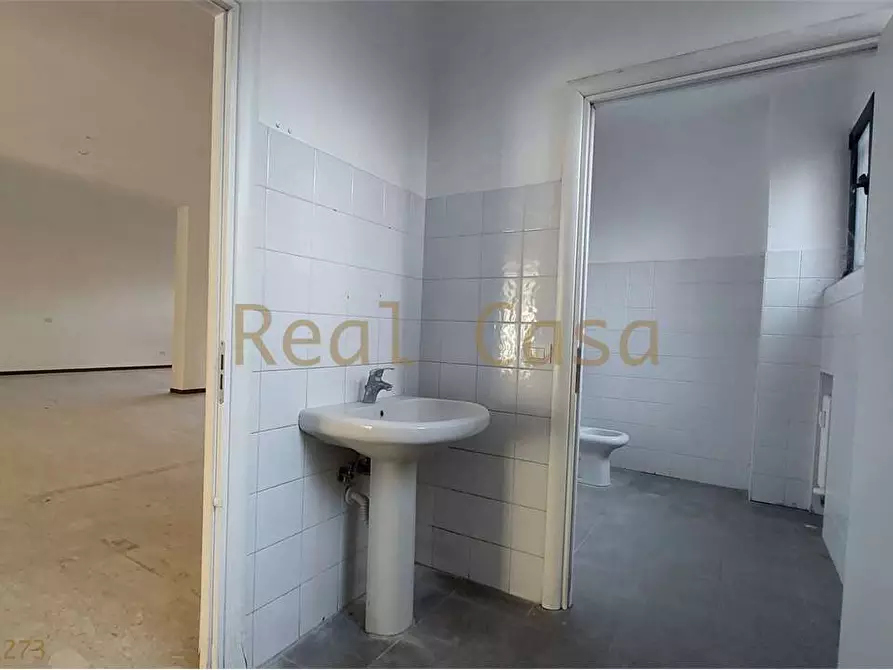 Immagine 24 di Negozio in vendita  in Via Giardini  322 a Modena