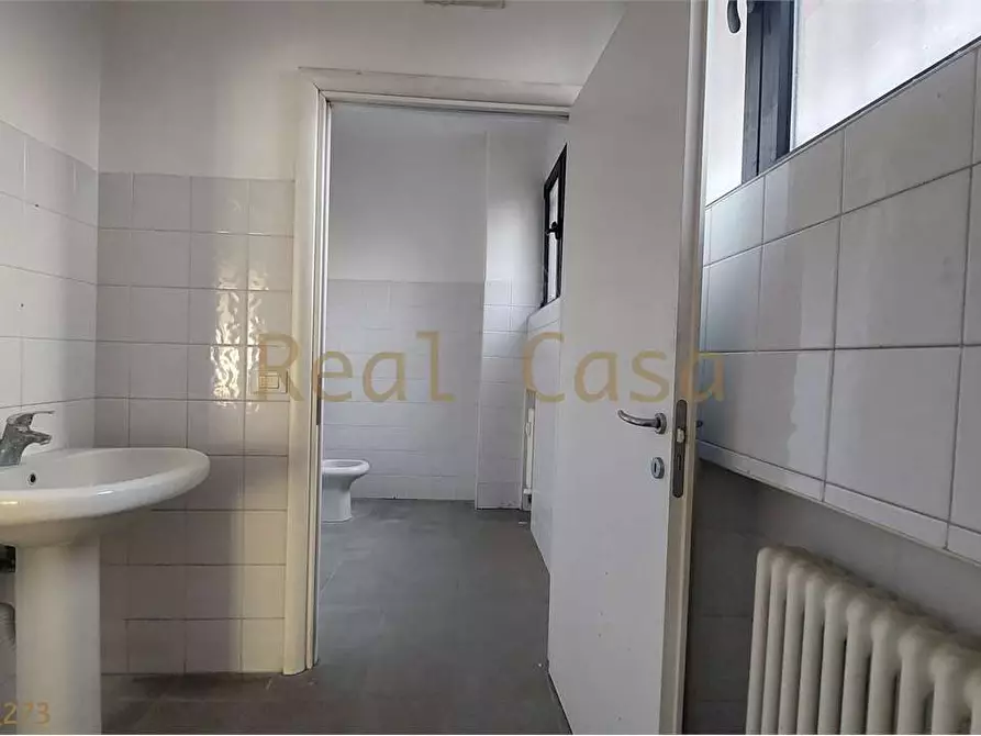 Immagine 25 di Negozio in vendita  in Via Giardini  322 a Modena