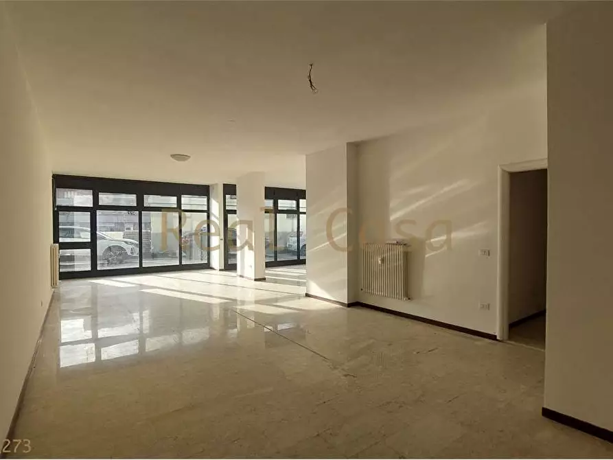 Immagine 38 di Negozio in vendita  in Via Giardini  322 a Modena