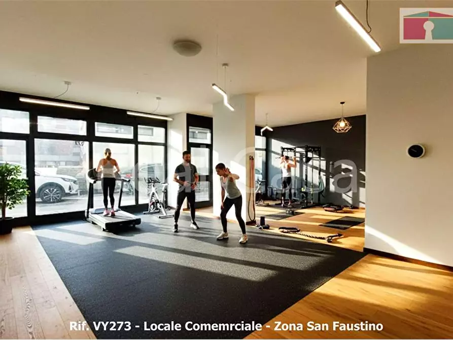 Immagine 2 di Negozio in vendita  in Via Giardini  322 a Modena