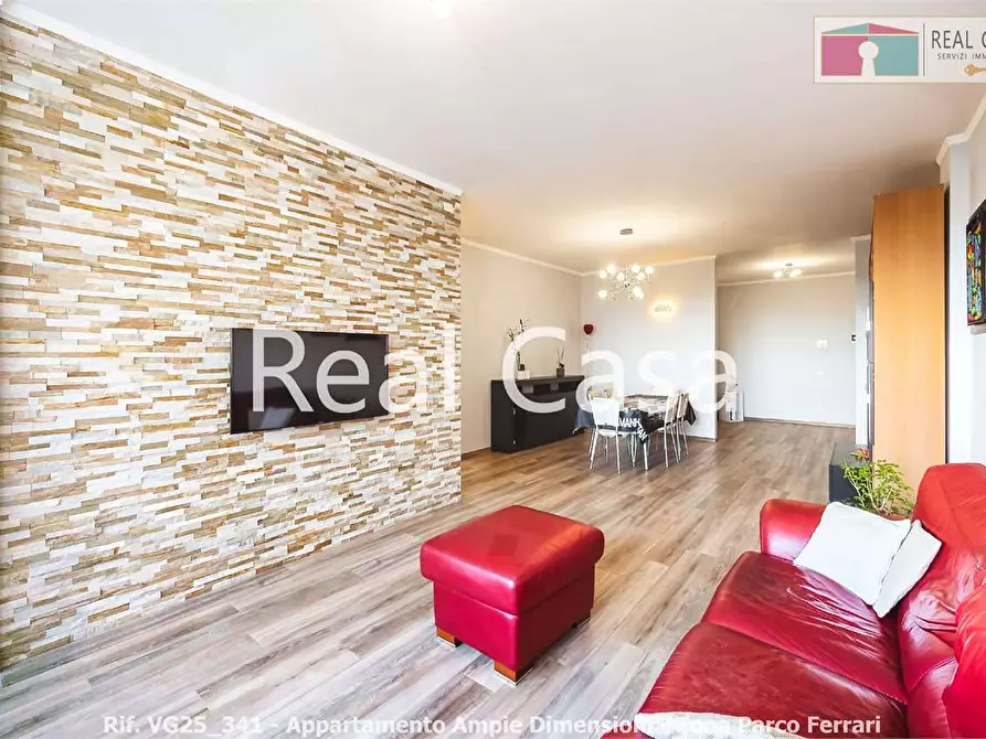 Immagine 10 di Quadrilocale in vendita  in Viale Corassori a Modena