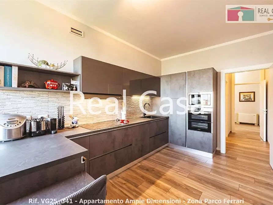 Immagine 12 di Quadrilocale in vendita  in Viale Corassori a Modena