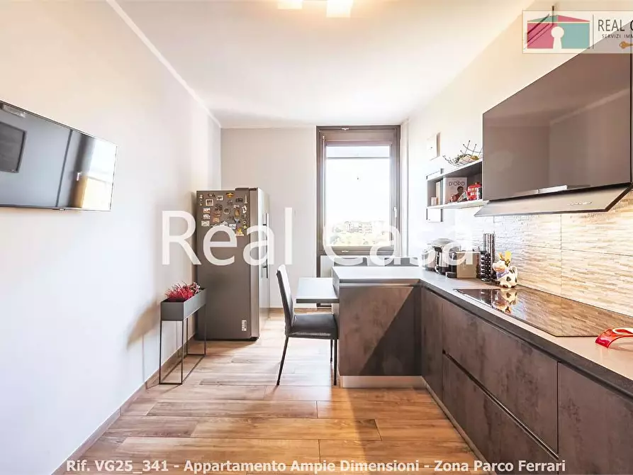 Immagine 13 di Quadrilocale in vendita  in Viale Corassori a Modena