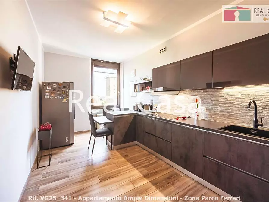 Immagine 14 di Quadrilocale in vendita  in Viale Corassori a Modena