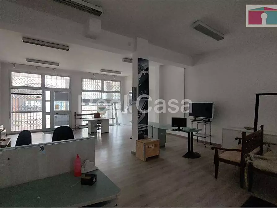 Immagine 9 di Negozio in affitto  a Modena