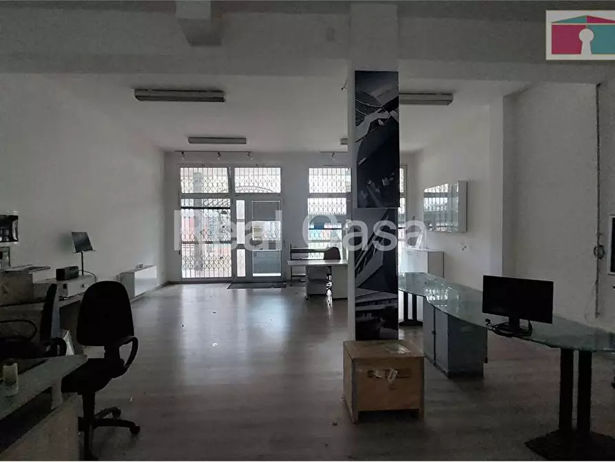 Immagine 13 di Negozio in affitto  a Modena