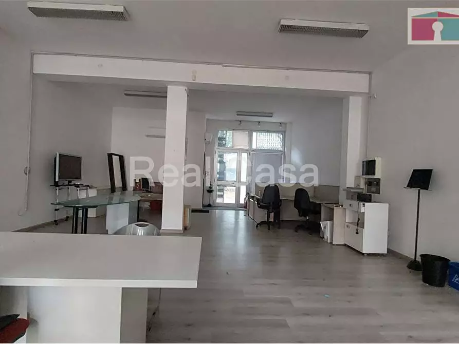 Immagine 2 di Negozio in affitto  a Modena
