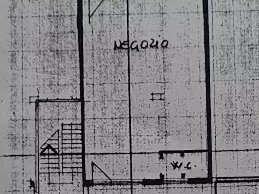 Immagine 15 di Negozio in affitto  a Modena