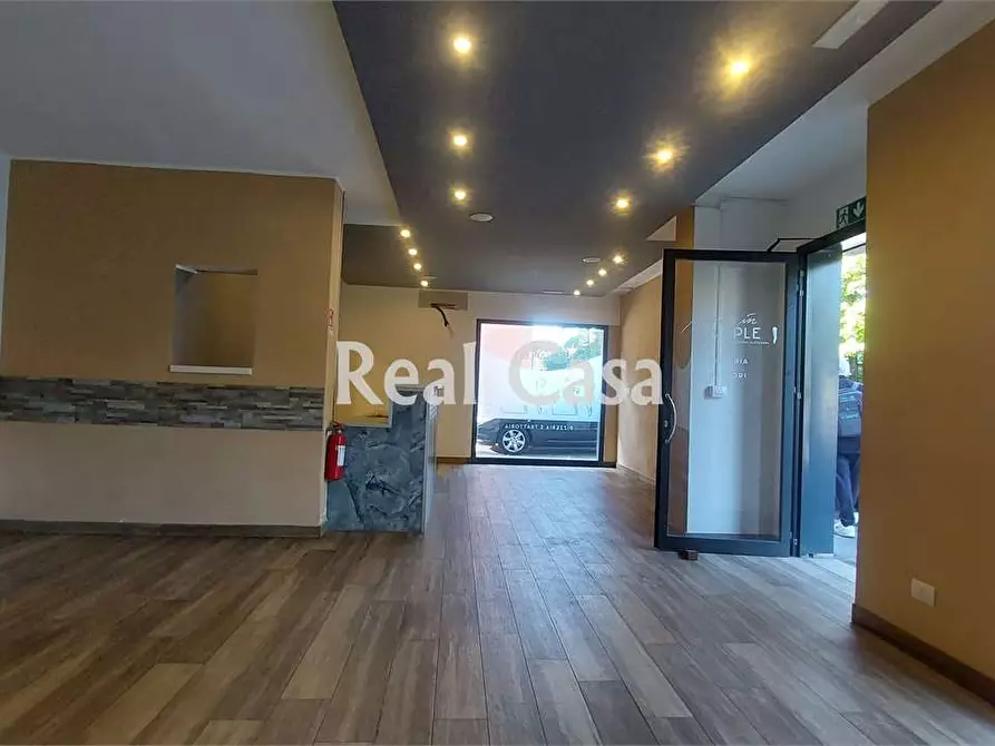 Immagine 5 di Negozio in vendita  in Via Nicoli a Modena