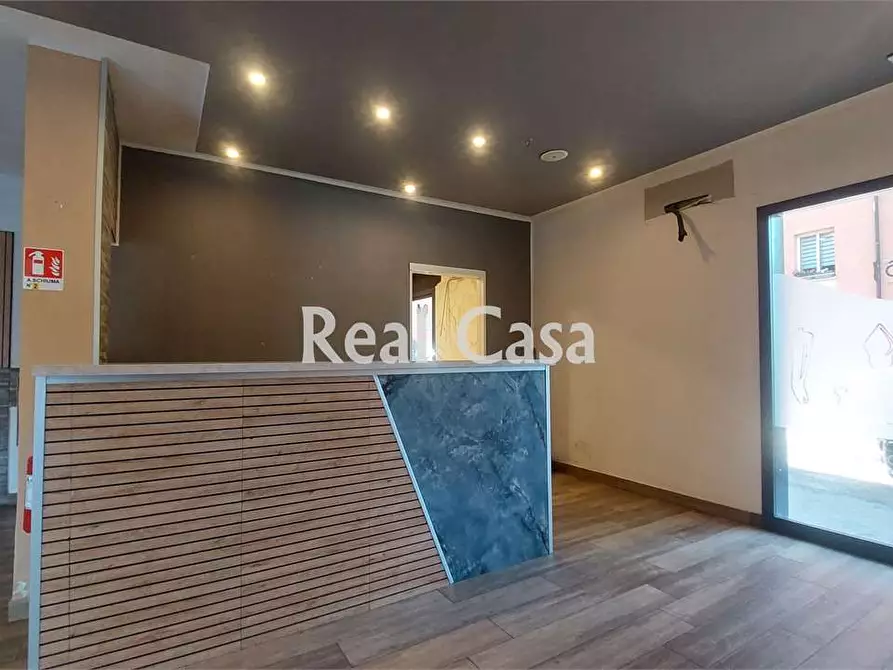 Immagine 7 di Negozio in vendita  in Via Nicoli a Modena