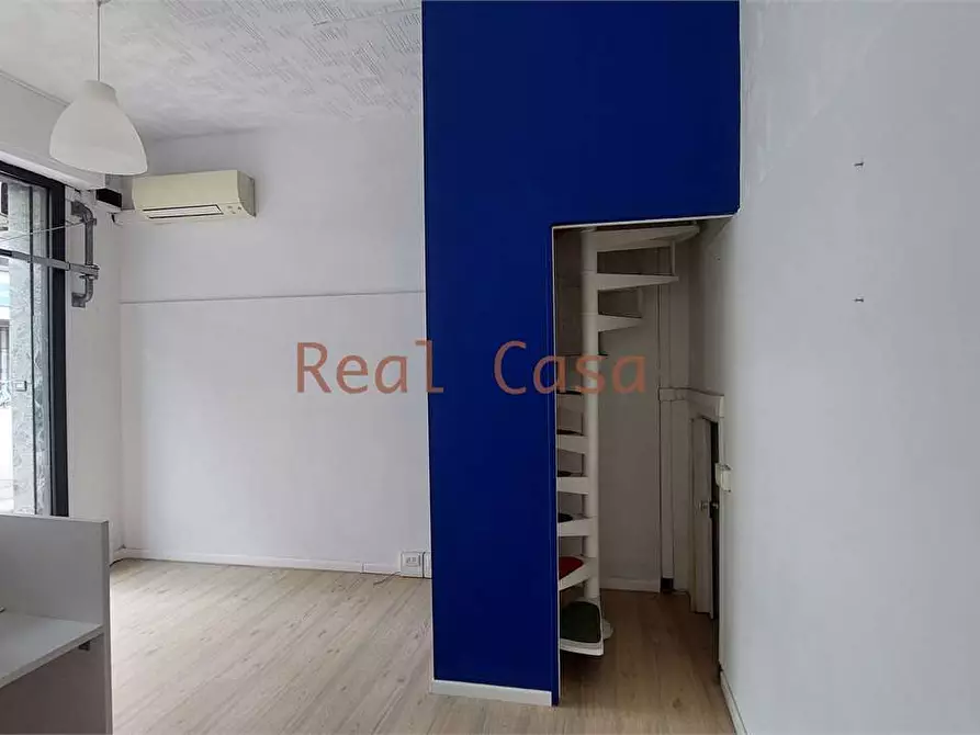 Immagine 1 di Negozio in affitto  a Modena