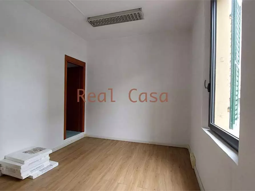 Immagine 11 di Negozio in affitto  a Modena